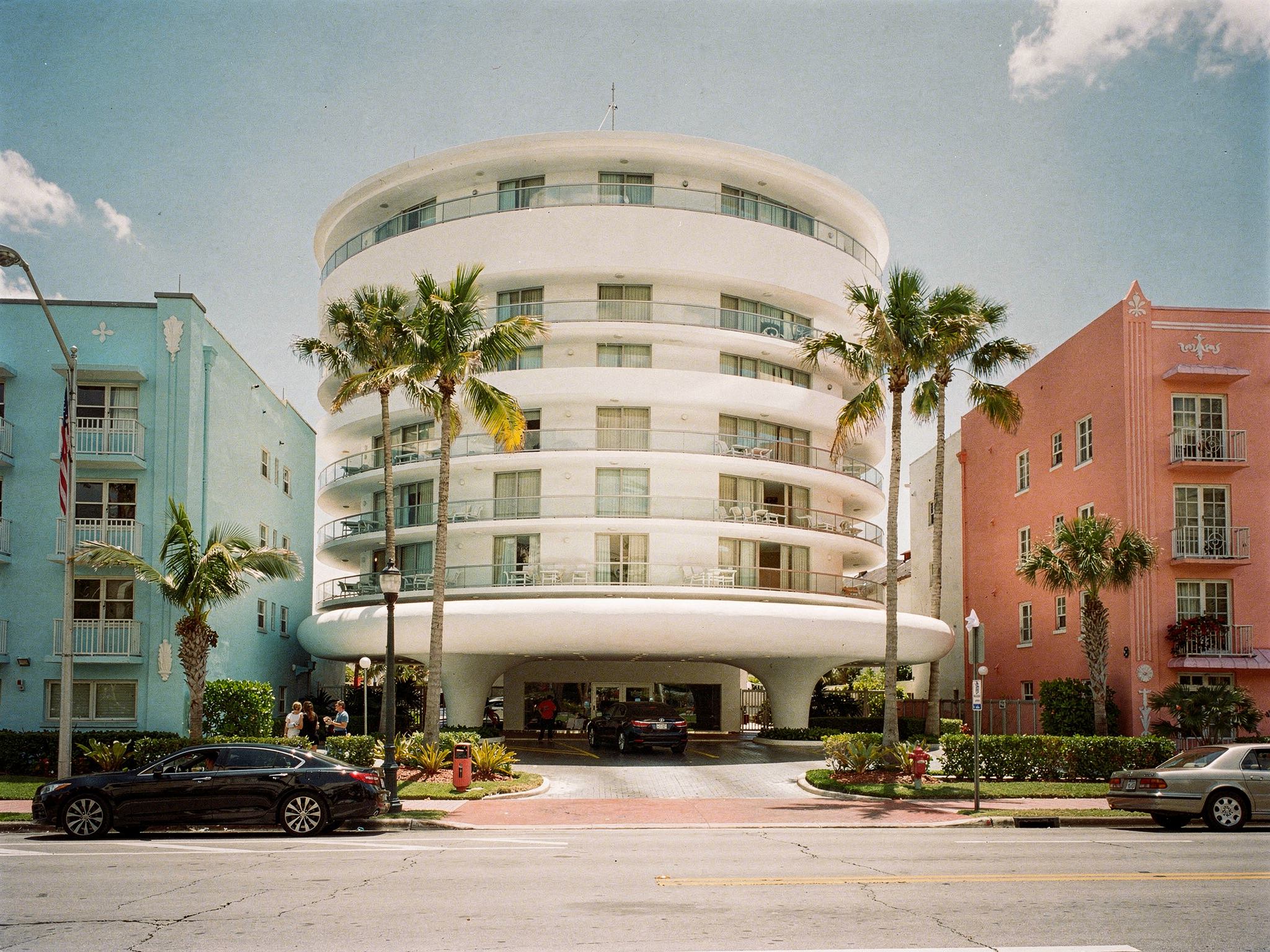 Valet arrival under the curved porte-cochere